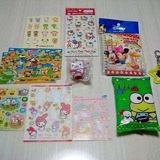 ★ 雑貨　シール、ポケットティッシュ、キーホルダー、指人形など　...