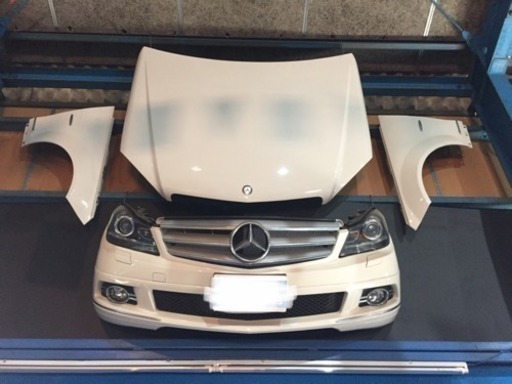 ベンツのフロント周りオブジェにどうぞ