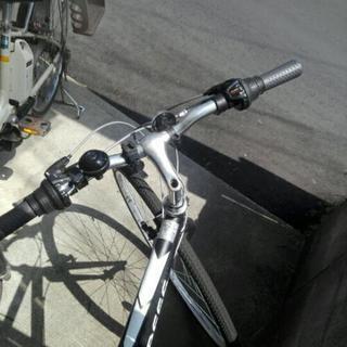 自転車　クロスバイクの画像