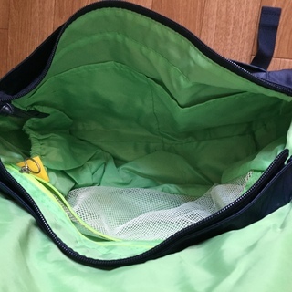 MANDARINA　DUCK　斜め掛け可　紺色　ショルダーバック　ポケット12個？！の画像