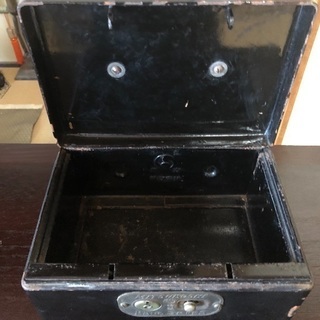 アンティーク金庫の画像