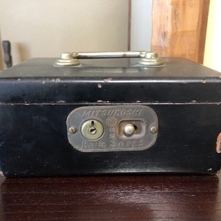 アンティーク金庫の画像