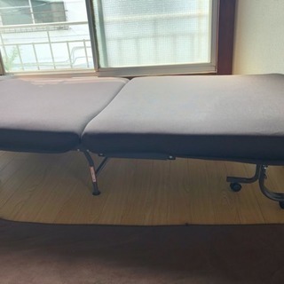 折りたたみベッドの画像