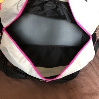 早い者勝ち！キティーちゃんのボストンバッグ