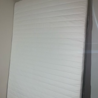 IKEAダブルベッドマットレスの画像