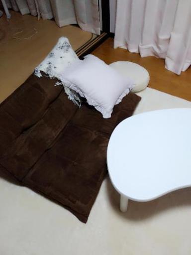 フロアソファーと机セット