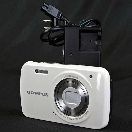 OLYMPUS デジタルカメラ VH-210 ホワイト 1400万画素 光学5倍ズーム DIS ハイビジョンムービー 3.0型LCD 広角26mm 3Dフォト機能  Used