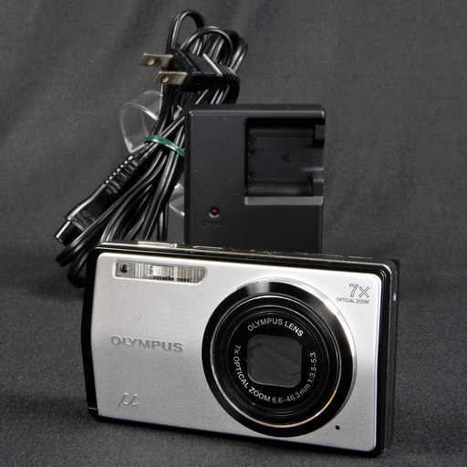 OLYMPUS デジタルカメラ μ-7000 1200万画素 光学7倍ズーム シルバー  Used