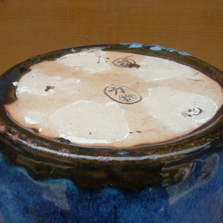陶器製の火鉢の画像