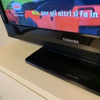 東芝REGZA32型TVの画像