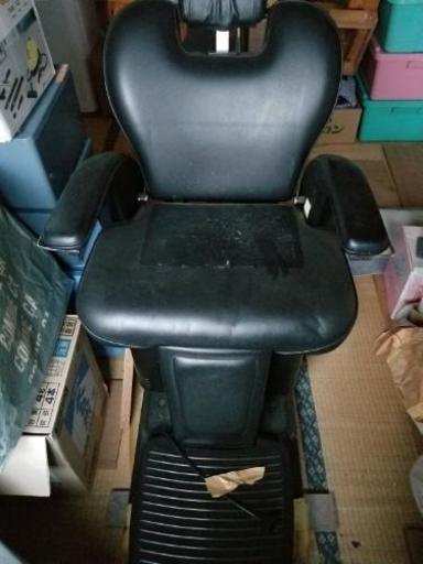 新明和の床屋椅子