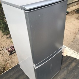 シャープ ノンフロン冷凍冷蔵庫 SJ-14E8-S 2011年製