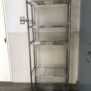 金属の棚