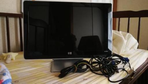 【受け渡し予定者決定】18インチ スピーカー内蔵PCモニター