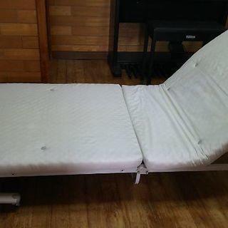 折りたたみベッドの画像