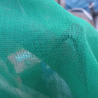 メッシュネット　解体　工事　ペンキ塗装　フェンスがわり　目隠し　足場　ネット　鳥獣害防止　　180センチ×480センチ　の画像