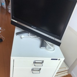 お取引中  20型 シャープTV と袖机のセット
