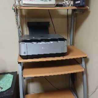 パソコン台差し上げます。