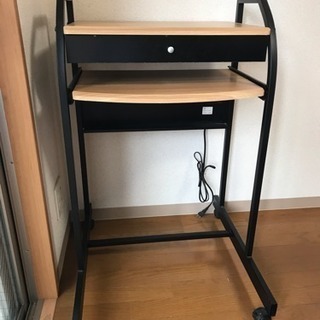 パソコンデスクの画像