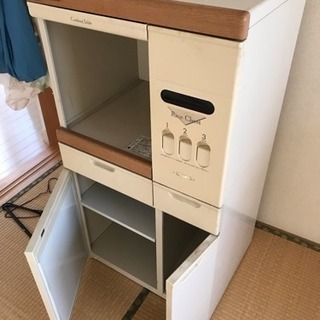 【あげます】ライスチェスト・小さい食器棚・台の画像