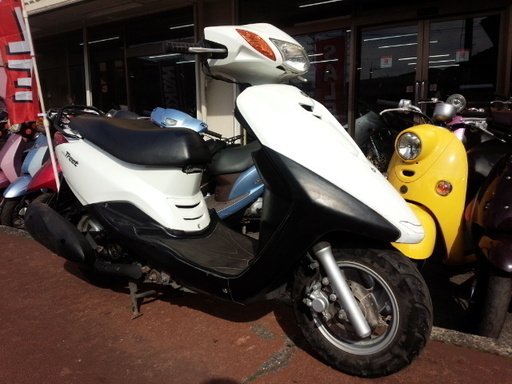 NO.2621　アクシストリート１２５　４サイクル フューエルインジェクション　ホワイト　☆彡