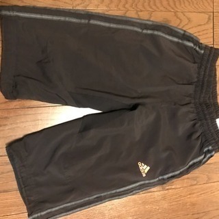 アディダスハーフパンツ（130センチ）