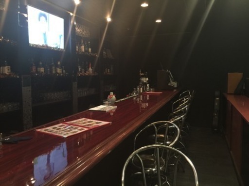 ビリヤード、ダーツ バー