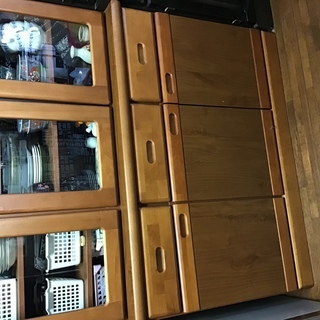 食器棚   使用中の為中身が入っておりすみません。の画像