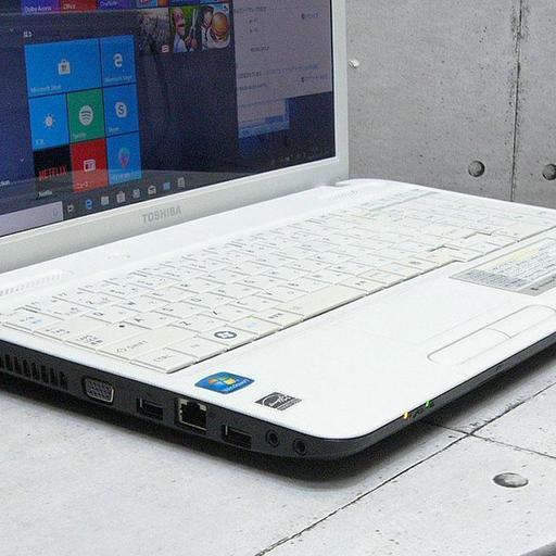 《綺麗な光沢パネル》SSD搭載テンキー付き 東芝dynabook