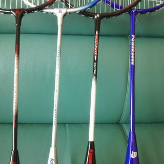 バドミントンラケット★プリンス１本・カワサキ３本 専用カーバー３個 専用ケース１個の画像