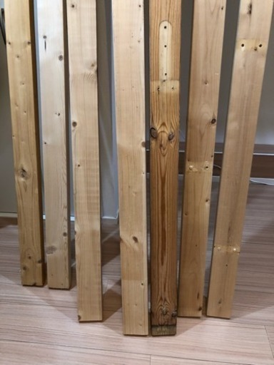 2× 4木材 棚を作るのに使用していました。