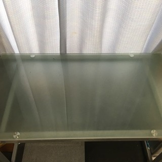 値下げしました！！ガラスデスクの画像