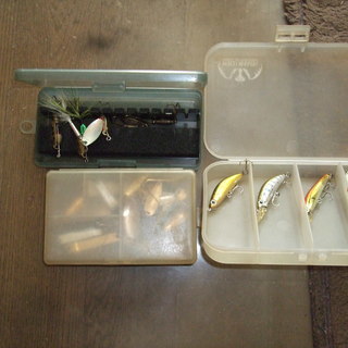 (交渉中)ルアーロッド2本譲ります！掲示金額でルアーもつけます（錆びてるのもありますがm(_ _)m）の画像