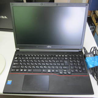 FUJITSU LIFEBOOK A574/KX　パソコン　PC　ノートパソコン　富士通　初期化済みの画像