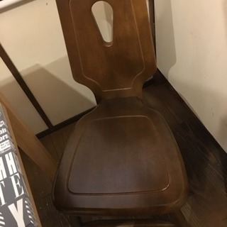 ダイニングテーブルとイス