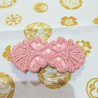 刺繍とパールのヘアパッチン
