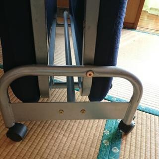 折り畳みベッドの画像