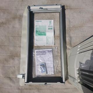 美品 2014年製 コロナ ルームエアコン (窓枠・リモコン・取説付き)の画像