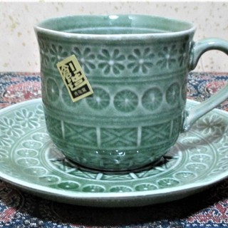 新品未使用　色変わり　コーヒーカップセット　5客　秀陶窯　陽刻印花文　コーヒーカップ　カップ＆ソーサ　工芸品　美術品　陶器　引き取り可能な方のみの画像