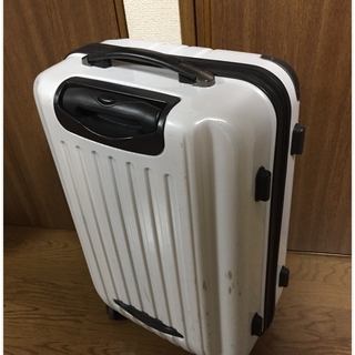 スーツケース　旅行カバン　白