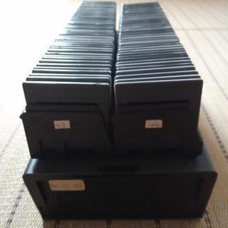 スライドフィルムケースとマウントのセットの画像