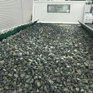 砕石取りに来て頂ける方差し上げます
