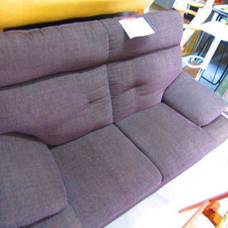 リサイクルショップのダイトーです。お持ち帰り価格　ゆったりひじ掛け付き2.5人用ソファー　ダークブラウン リサイクルショップのダイトーです。お持ち帰り価格 ゆったりひじ掛け