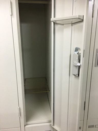 事務ロッカー8段・カギ付き・中古・引き取り限定！4月中