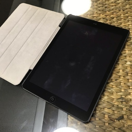 美品 カバー付 iPad Air 128GB Wi-Fi＋Cellular