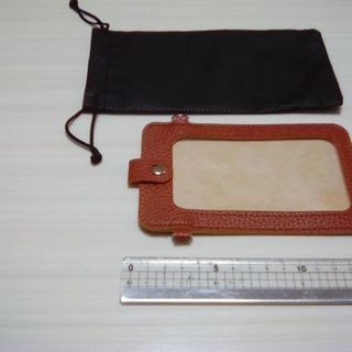 スマホ入れ(茶色)&袋(黒色)の画像
