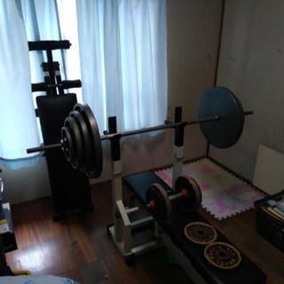 ベンチ台、バーベル、ダンベル、腹筋台