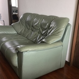 本革のモスグリーンの画像