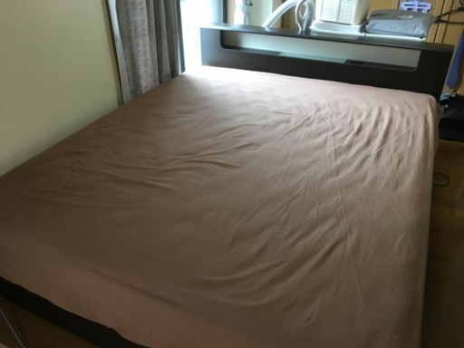 高級クイーンサイズベッドフレーム、マットレス