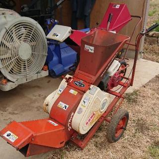 ☺️粉砕機(チッパーシュレッダー)で🌴細枝＆🌿葉の処理を、🈶有料...